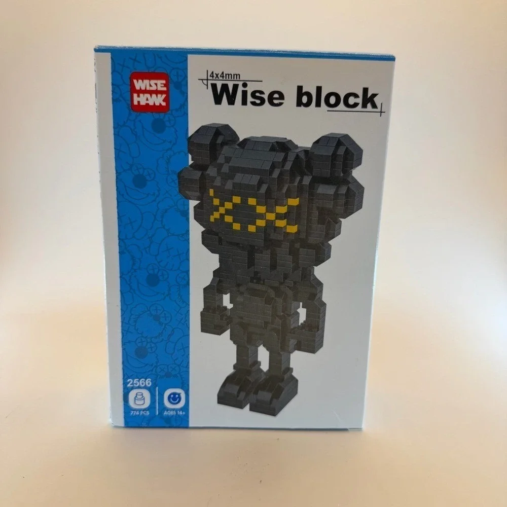 Wise Hawk Wise Block 2566 Black Figure 772 Pcs Nano Building Blocks DIY Toy Set